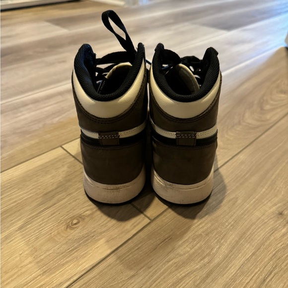 Air Jordan 1 Retro High OG 'Dark Mocha' - Picture 4 of 6
